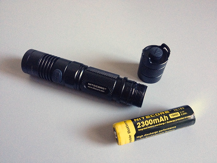 Nitecore P12